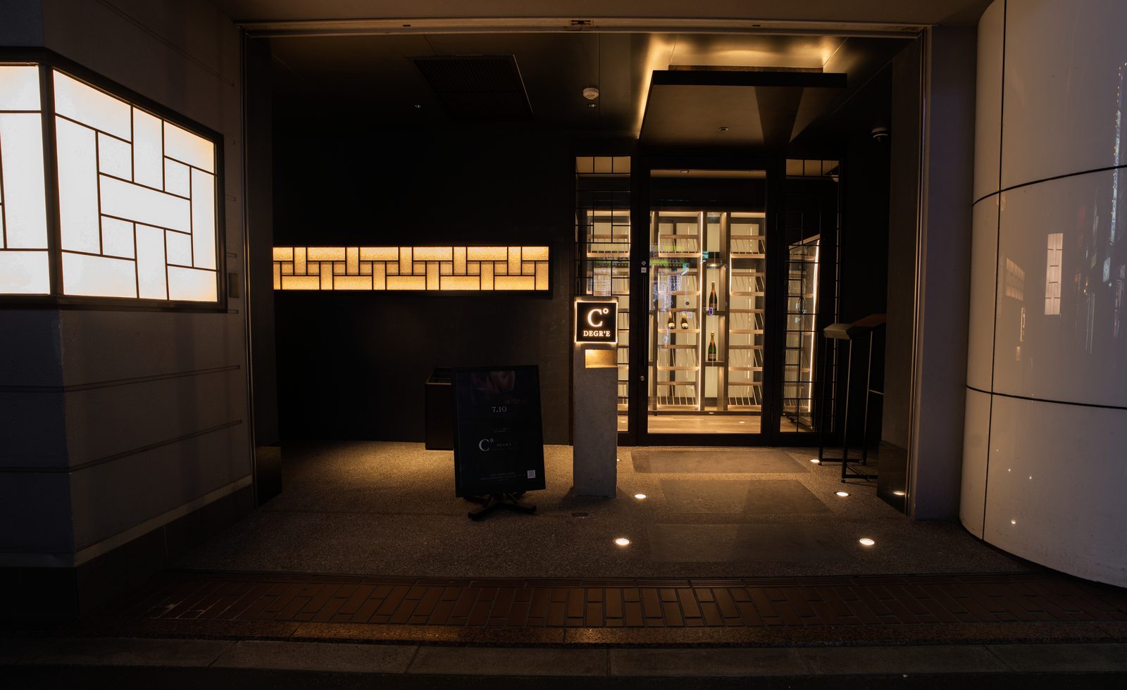 DEGRÉ 仙台・国分町 夜の外観