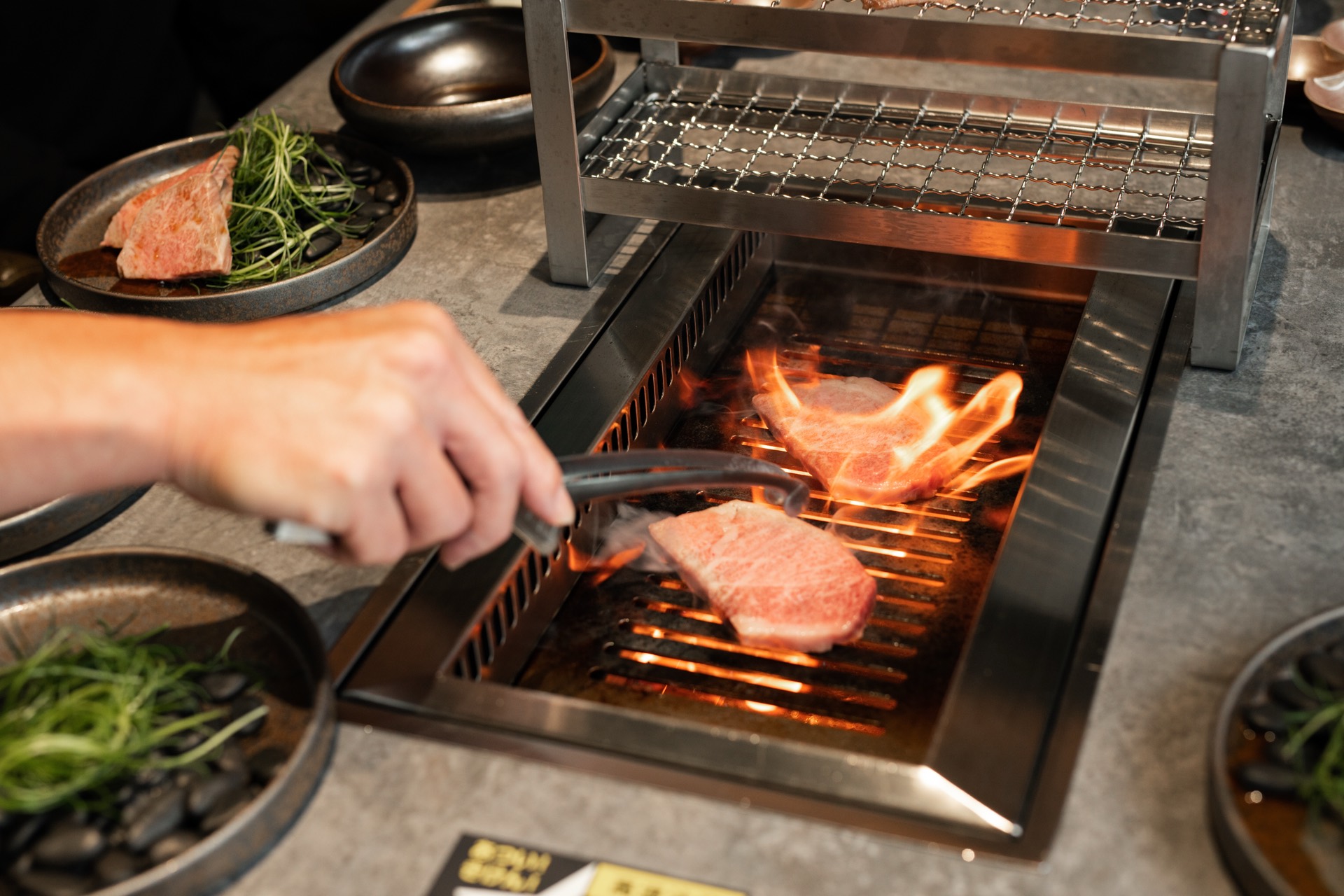 DEGRÉ ― 無煙ロースターで焼き上げる極上和牛